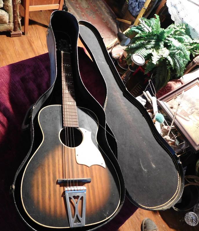 lot 100 image: vintage Stella Harmony guitar & case