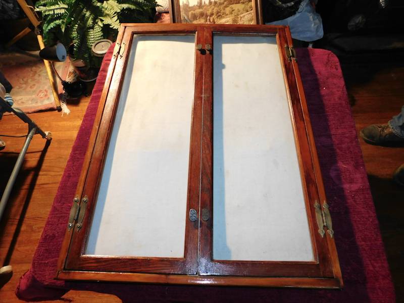 lot 104 image: Display case