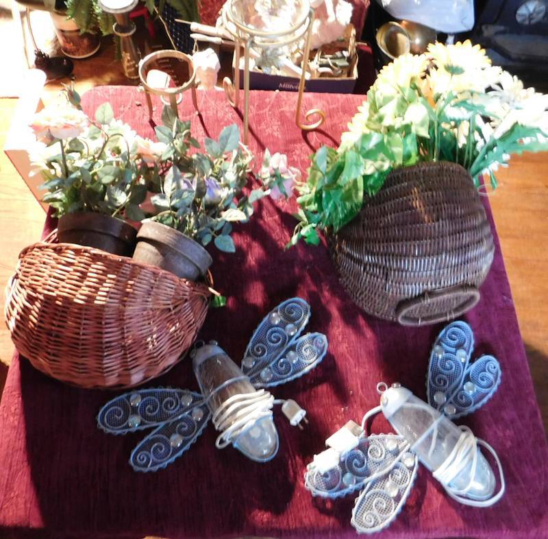 lot 107 image: garden basket decor see photos brass and glass vase stand