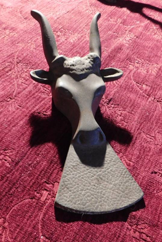 lot 116 image: vintage cast iron cattle boot jack