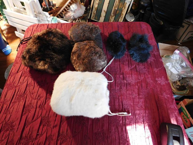 lot 128 image: lot of fur items hat, hand warmer and cuffs