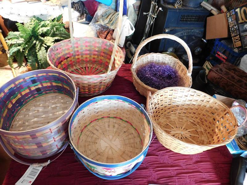 lot 135 image: lot of new baskets still with tags on