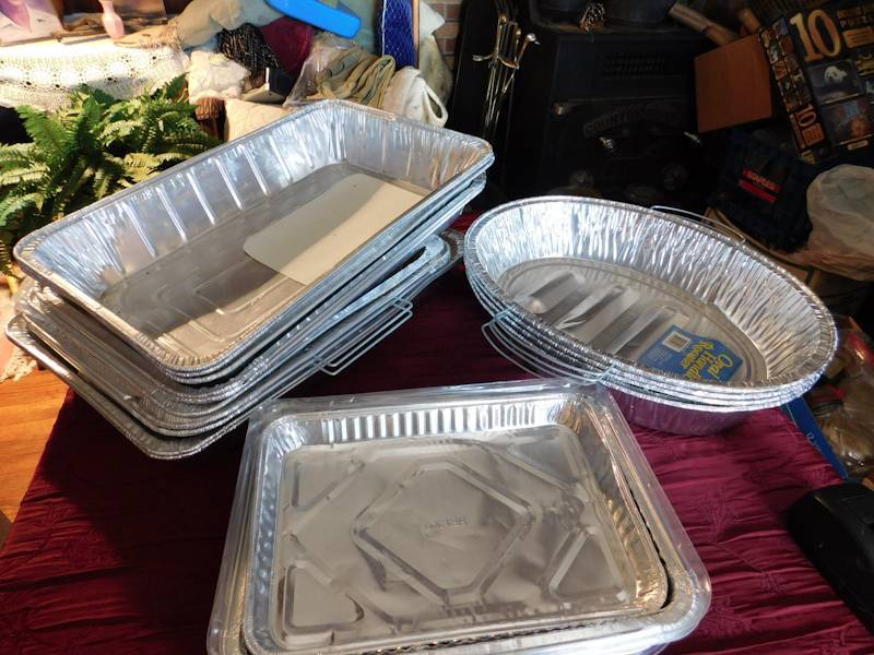 lot 136 image: aluminium baking trays please see photos for shapes and sizes