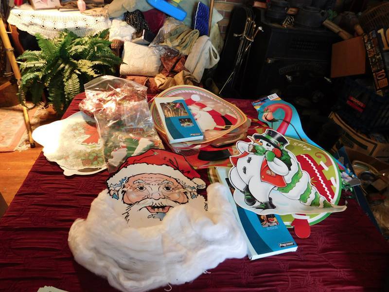 lot 137 image: Christmas decor Santa snowman and more