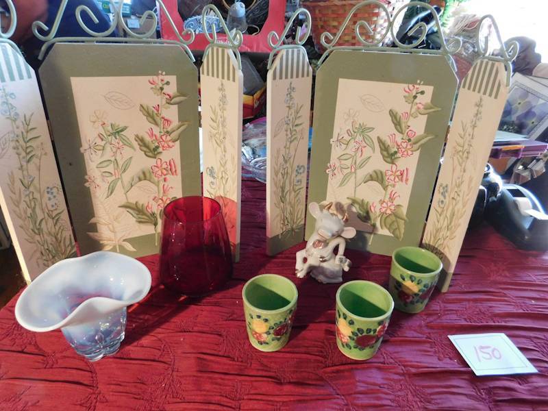 lot 150 image: green and white decor items please see photos