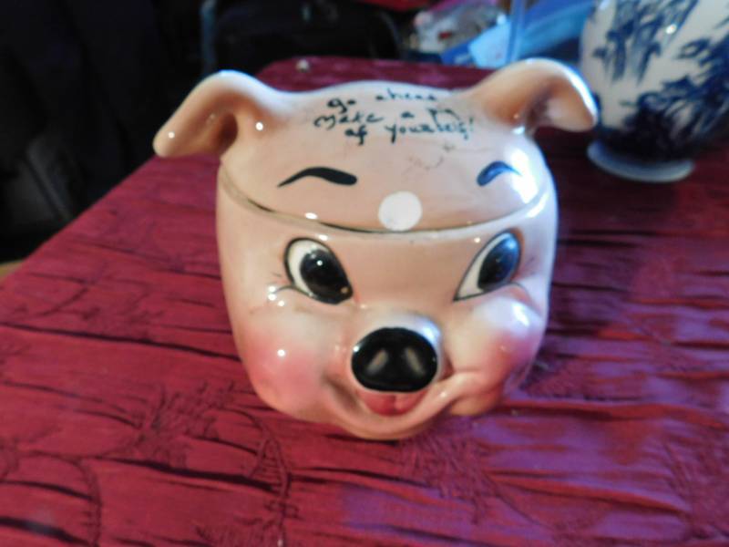 lot 155 image: vintage Deforest of California pig cookie jar has chip on lid