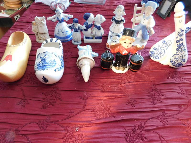 lot 159 image: several Dutch decorative collectible items please see photos