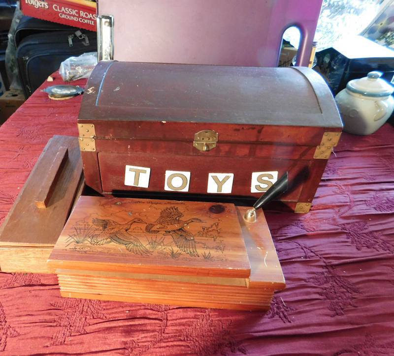 lot 168 image: wooden box containers with keys inside
