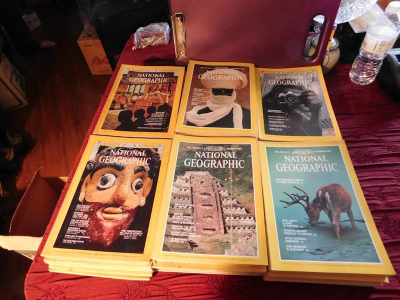 lot 171 image: large lot of National Geographic magazines