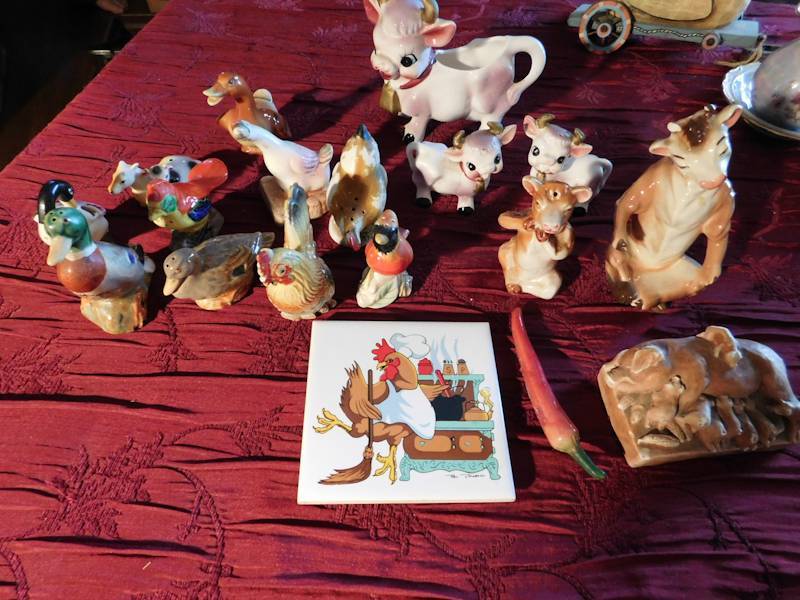 lot 185 image: woodland and barnyard ceramics some S & P