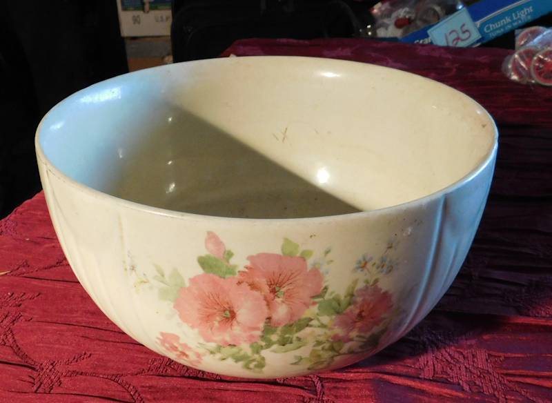lot 189 image: Halls china ware mixing bowl