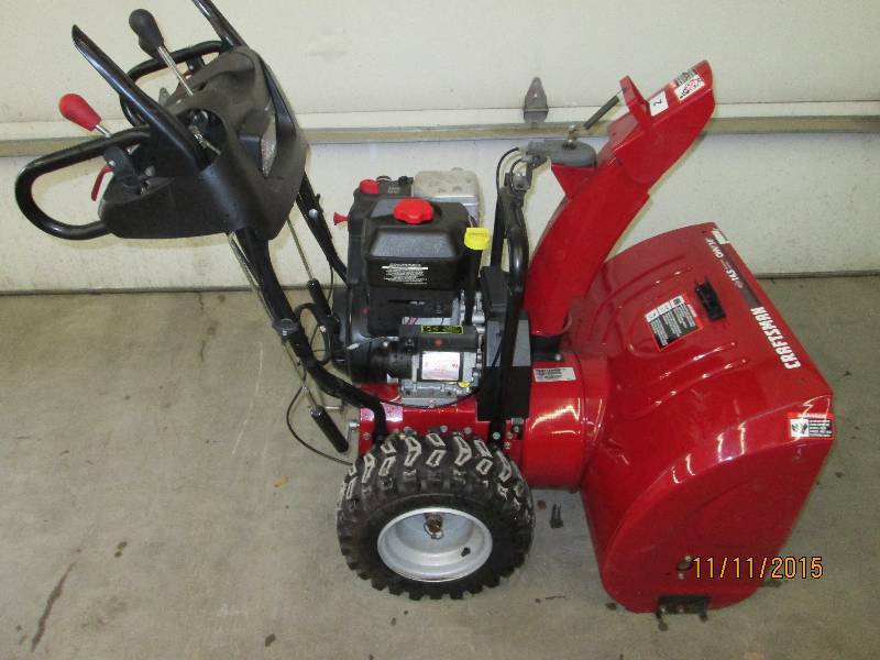 lot 2 image: Craftsman 305cc Two-Stage Snowblowe...