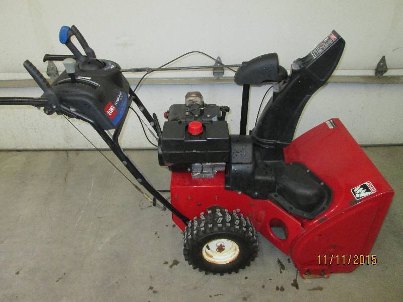 lot 3 image: Toro 8HP PowerMax Two-Stage Snowblo...