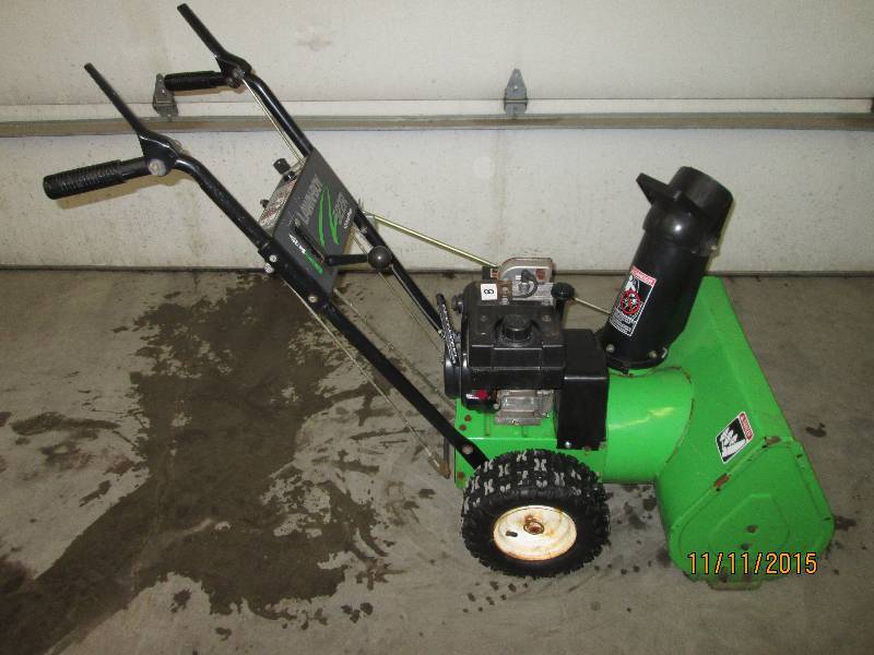lot 8 image: Lawn Boy 5HP 22 Snowblower, Runs &...