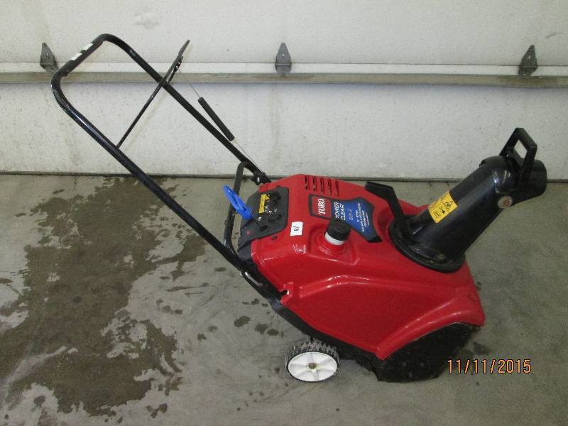 lot 10 image: Toro 6HP Single Stage Snowblower, E...