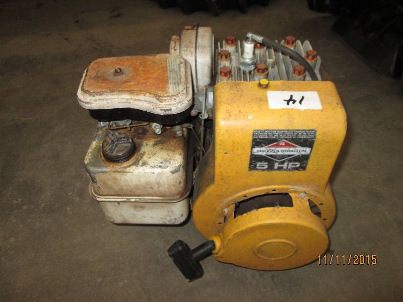 lot 14 image: Briggs & Stratton 5HP Motor For Gar...