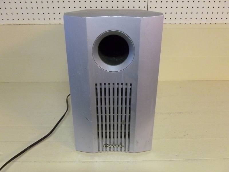 lot 6 image: Pioneer Speaker