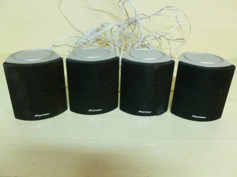 lot 7 image: Pioneer Speakers