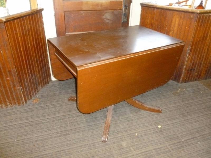 lot 13 image: Vintage Drop Leaf Table