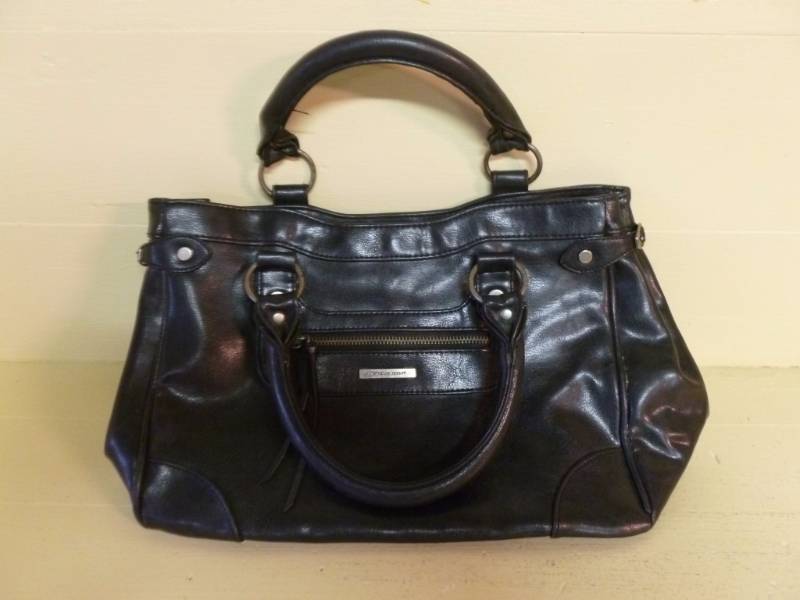 lot 20 image: Victoria Secret Handbag