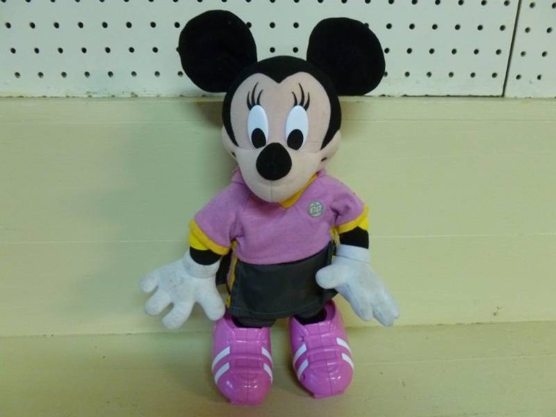 lot 27 image: Skating Minnie Mouse