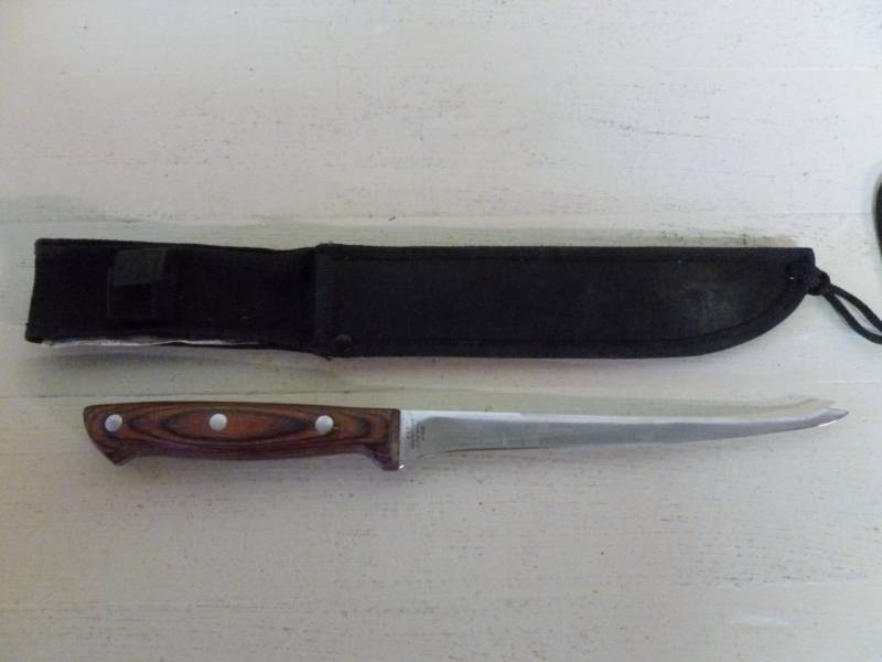lot 29 image: Fillet Knife