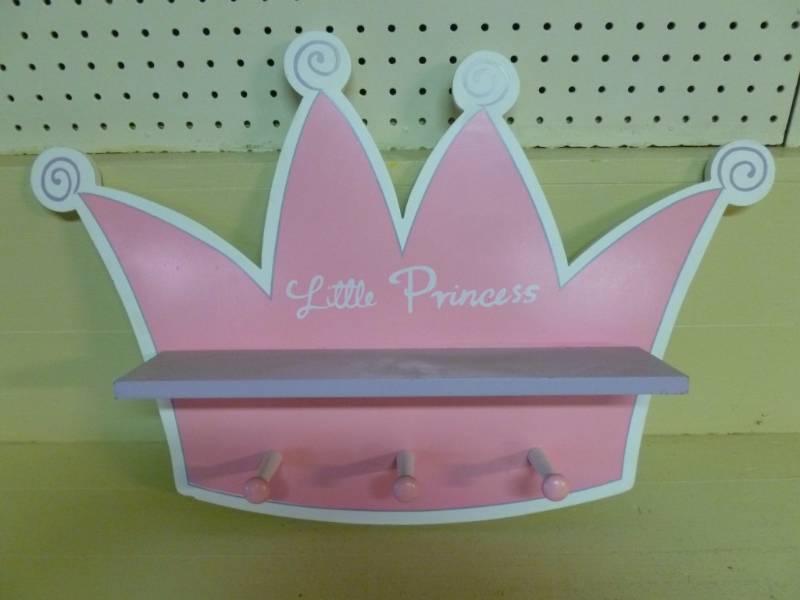 lot 33 image: Wooden Shelf