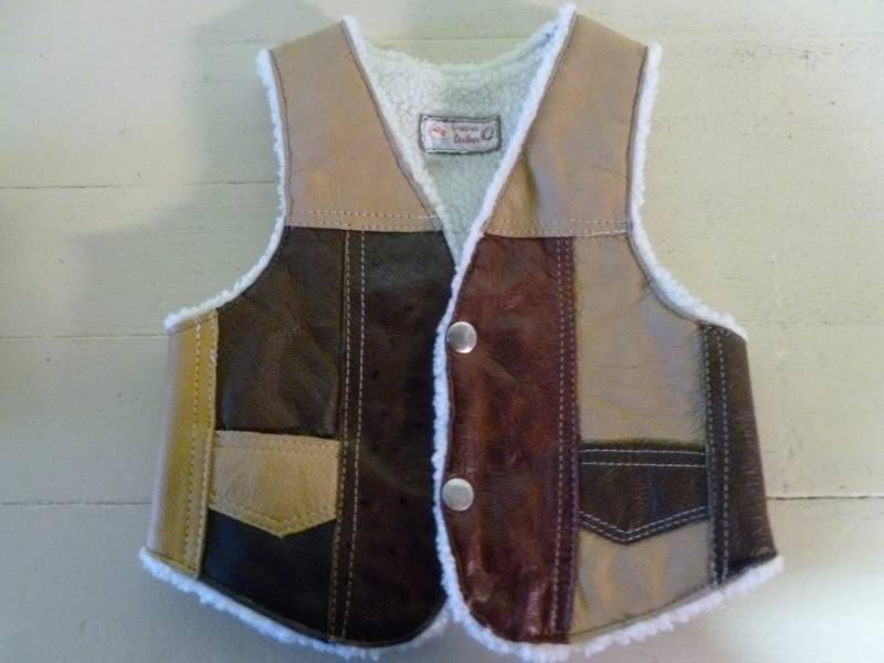 lot 38 image: Kids Leather Vest