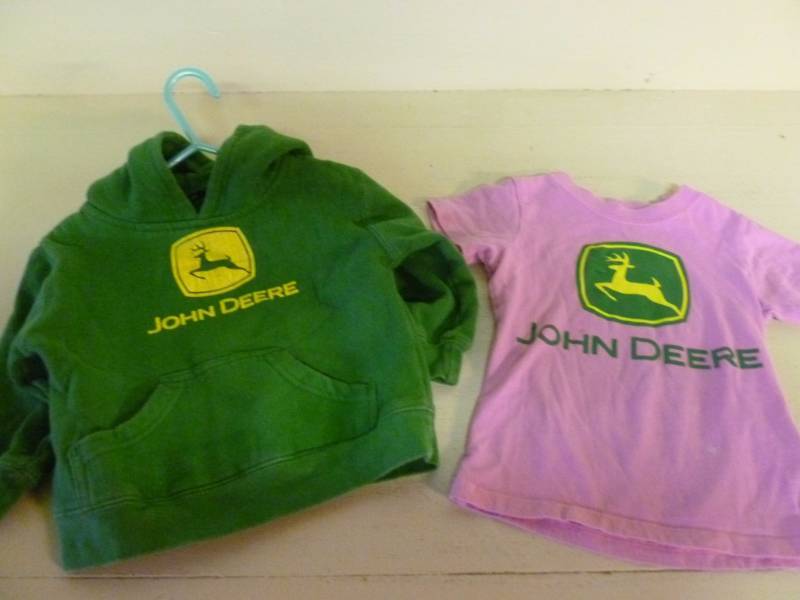 lot 46 image: Kids John Deere Shirts