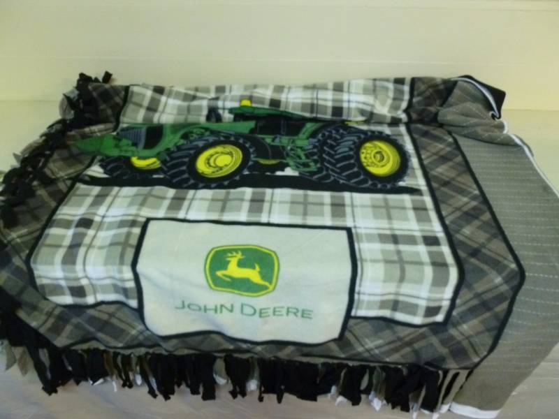 lot 48 image: John Deere Blanket