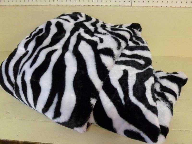 lot 49 image: Zebra Themed Blanket