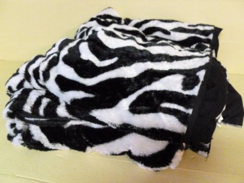 lot 50 image: Zebra Themed Blanket