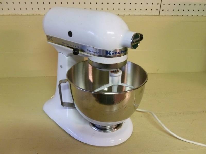 lot 71 image: Kitchen Aid Mixer