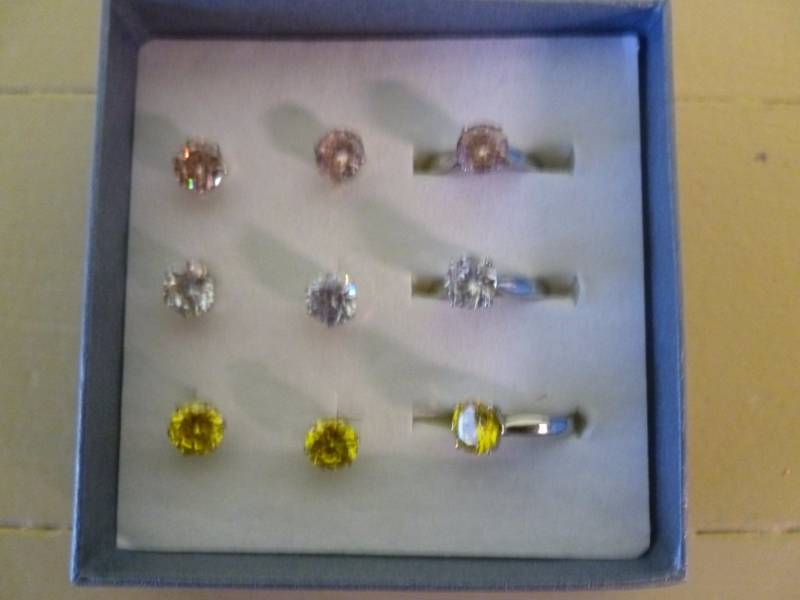 lot 89 image: Jewelry