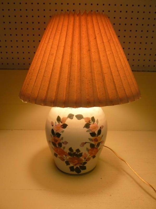 lot 95 image: Lamp