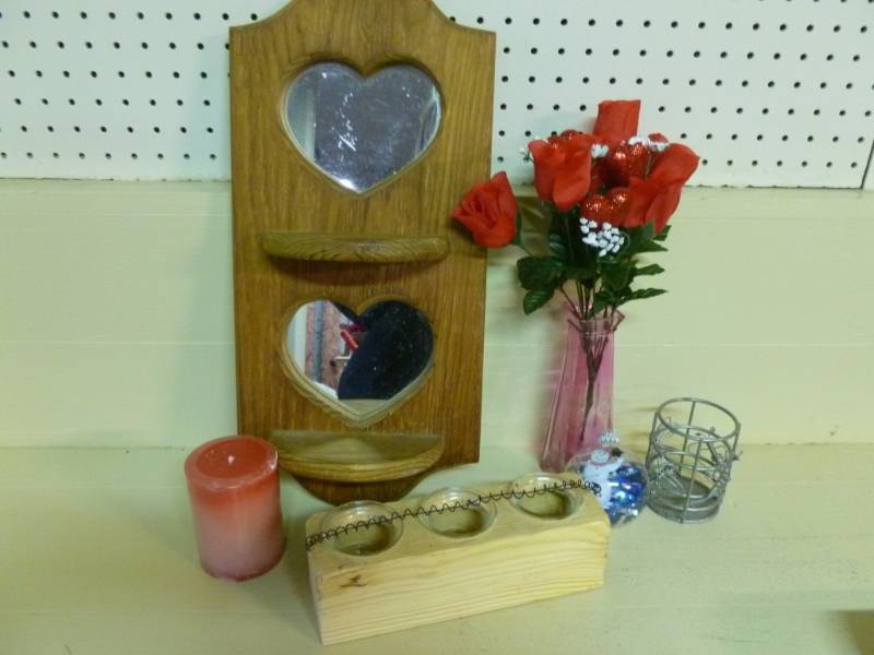 lot 97 image: Decorative