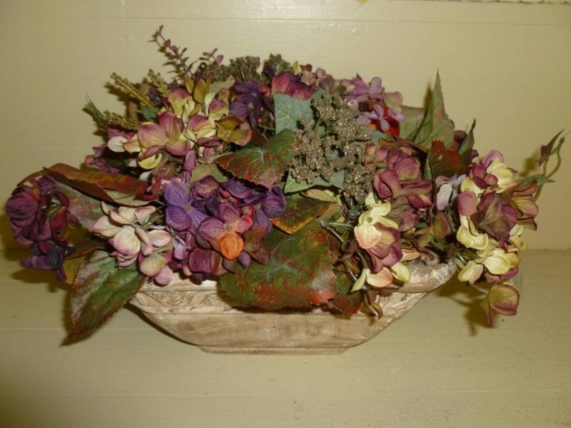 lot 130 image: Decorative