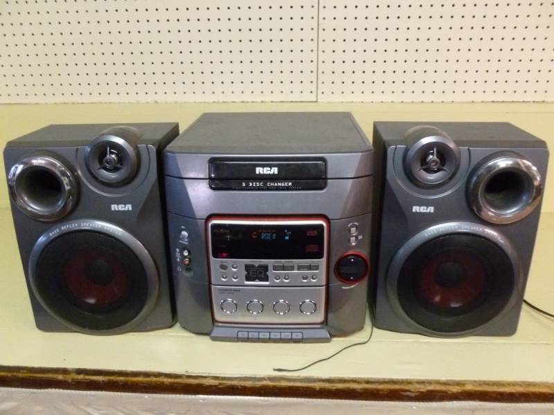 lot 138 image: RCA Shelf Radio