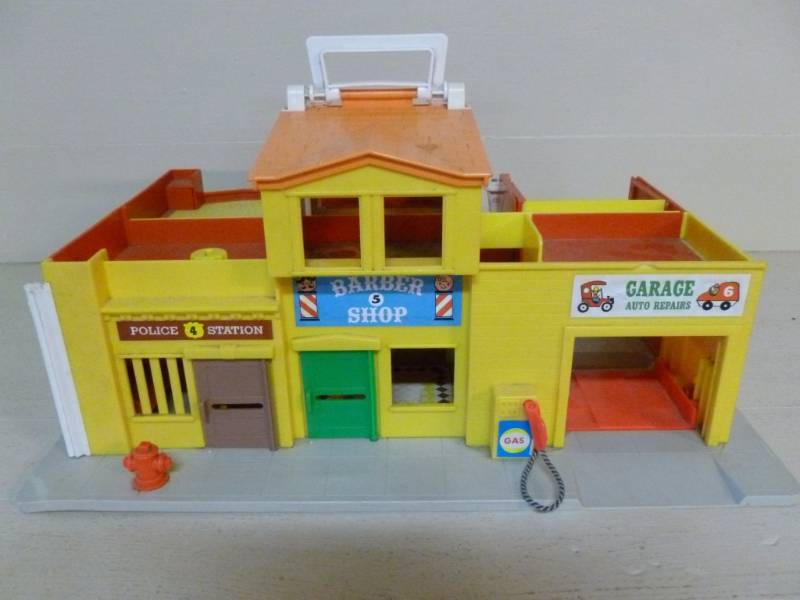 lot 166 image: Vintage Fisher Price