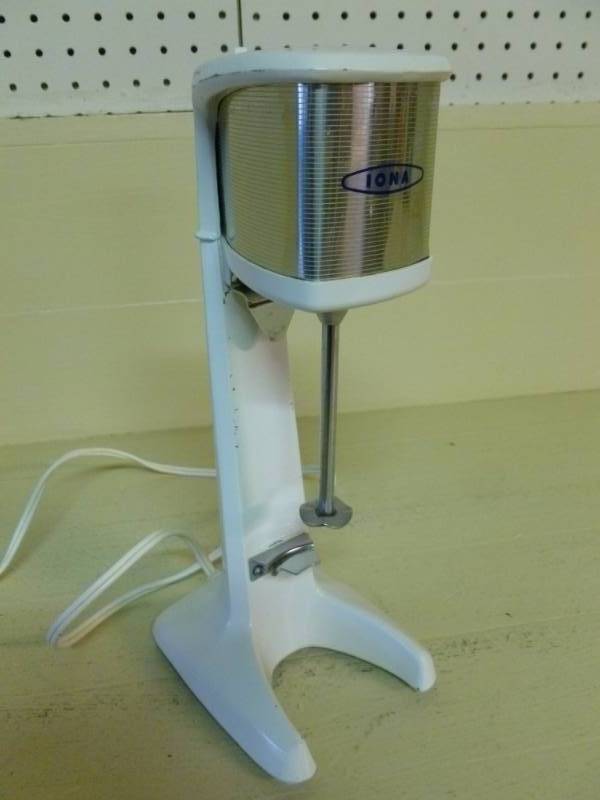 lot 168 image: Vintage Kitchen