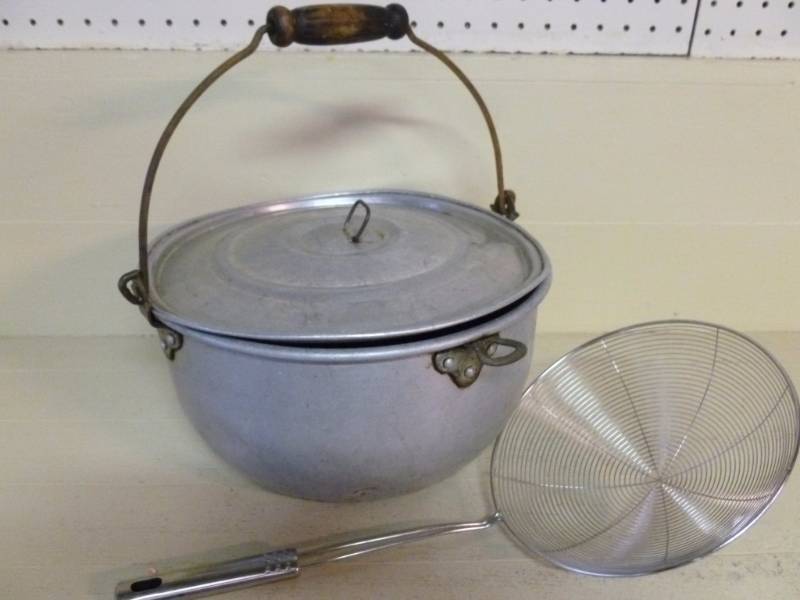 lot 181 image: Vintage Kitchen