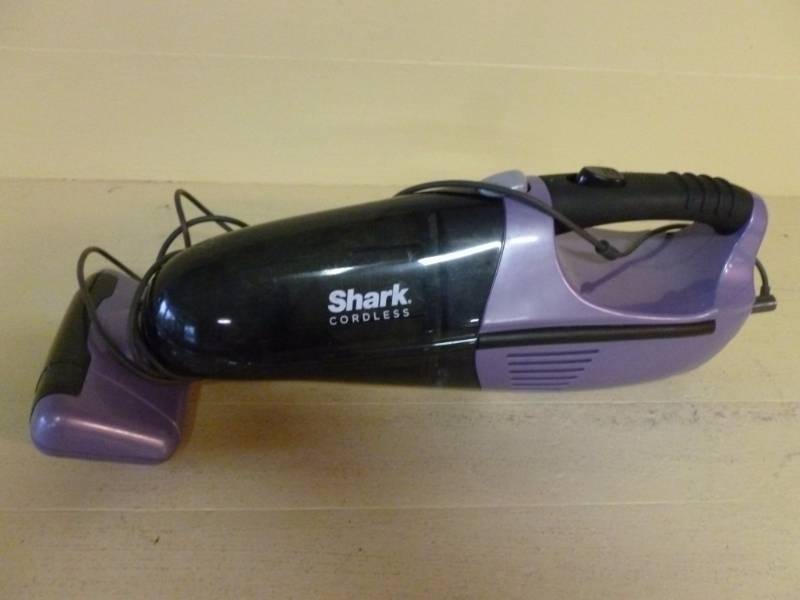 lot 183 image: Shark Vacuum