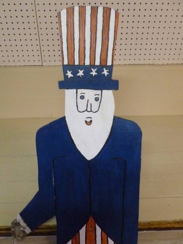 lot 202 image: Yard Decoration