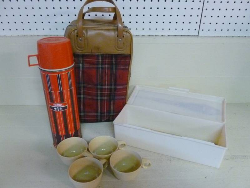 lot 218 image: Vintage Thermos