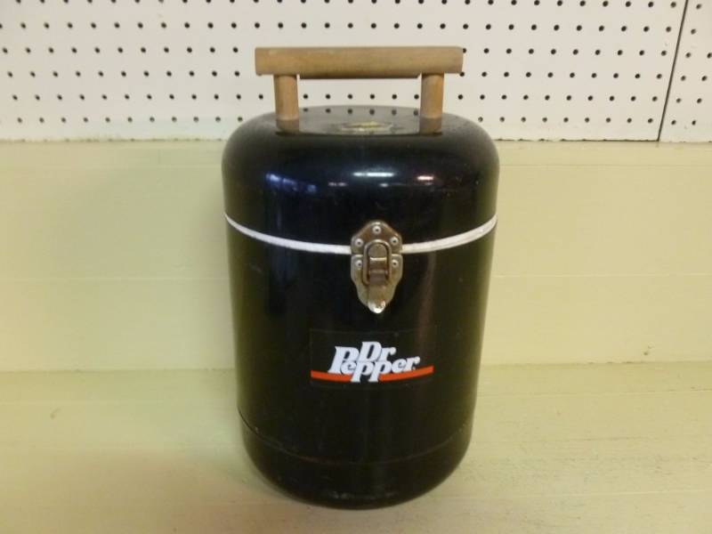 lot 221 image: Dr. Pepper Cooler