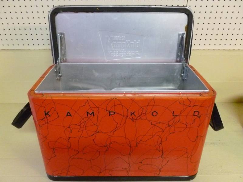 lot 222 image: Vintage Cooler