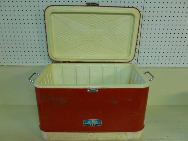 lot 223 image: Vintage Cooler
