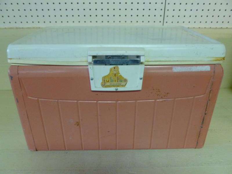 lot 229 image: Vintage Cooler