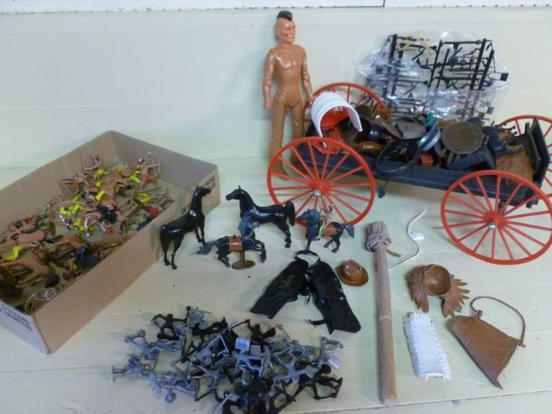 lot 246 image: Cowboy Toy Set