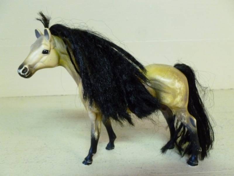 lot 253 image: Toy Horse